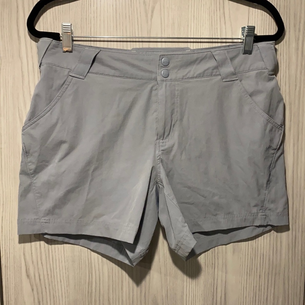 Columbia PFG gray fishing shorts